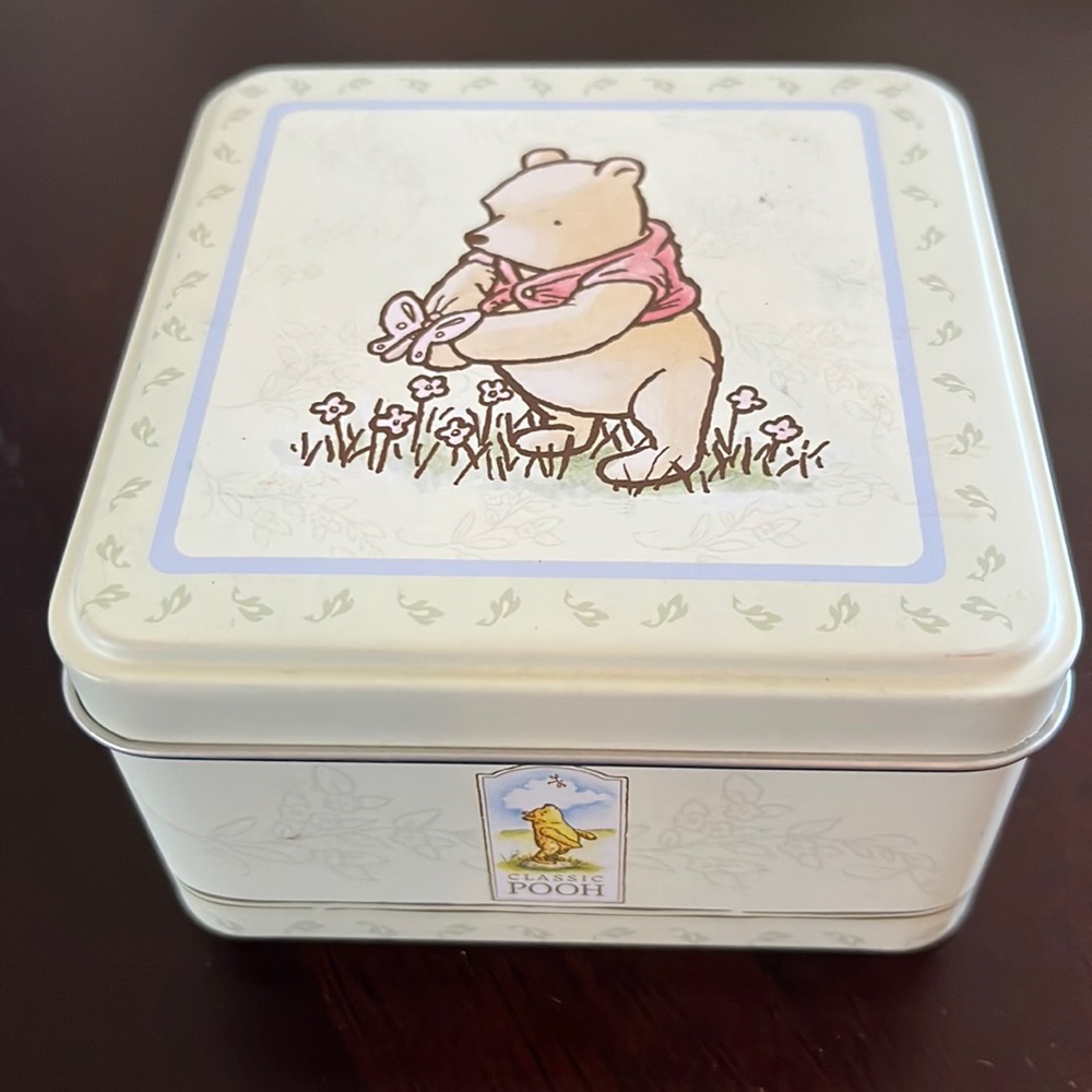 Winnie the Pooh tin